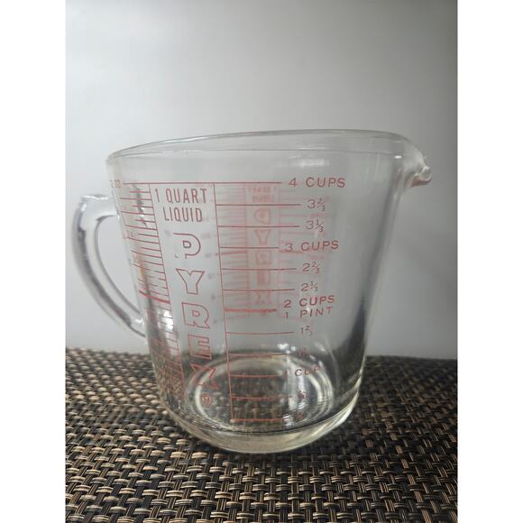 Vintage Pyrex Red 4 Cups Quart Liquid D Handle Glass HTF Measuring Cup USA Heavy - Picture 1 of 7